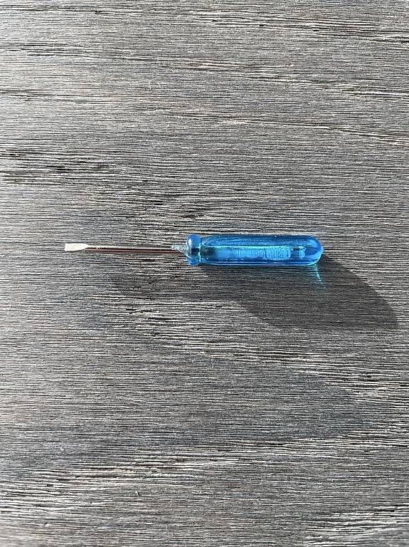 Alle Werkzeuge: Mini-Schraubenzieher 1.7 mm Blau – Gebraucht aus Hünenberg von Betsch1
