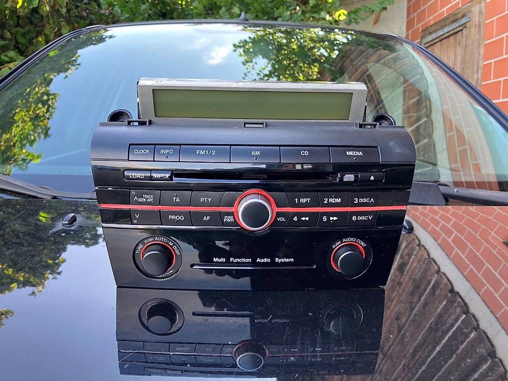 Tutti pezzi di ricambio auto: Autoradio/Bordcomputer: Mazda 3 (2003-2009) – Usato da Niederteufen venduto da F.J.big