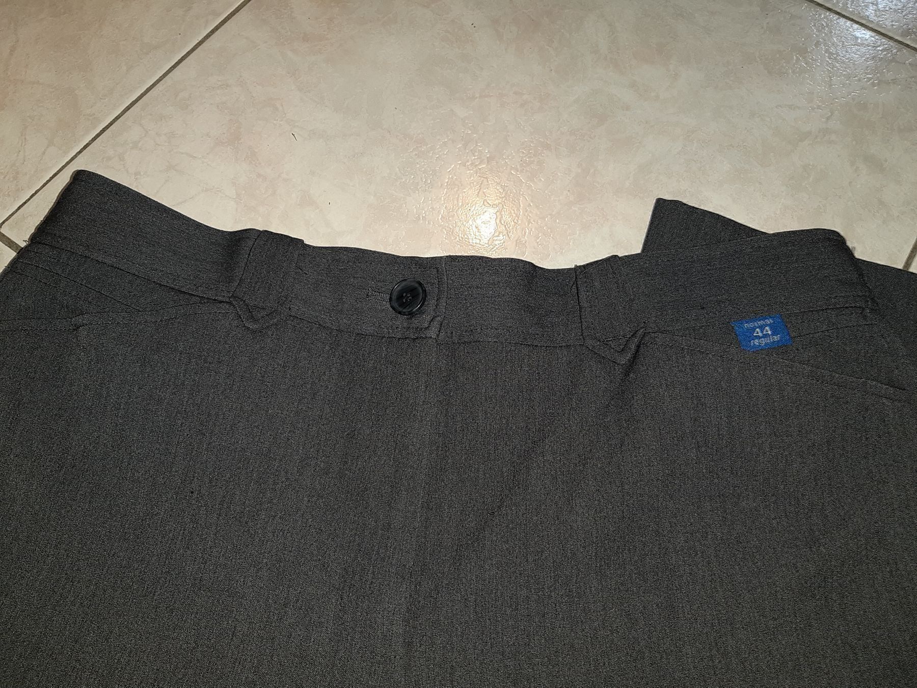 Pantaloni: Pantalon gris anthracite (44) – Nuovo (secondo la descrizione) da Saxon venduto da Tit_cactus 1