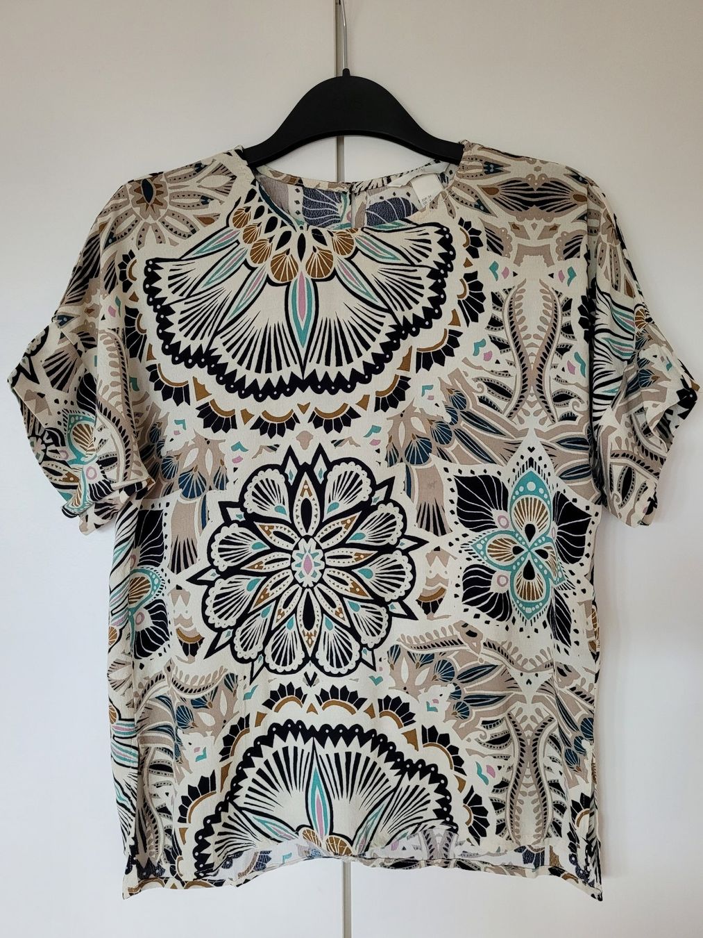 H&M T-shirt: T-shirt à motif – Usato da Villars-sur-Glâne venduto da ninisabri 2