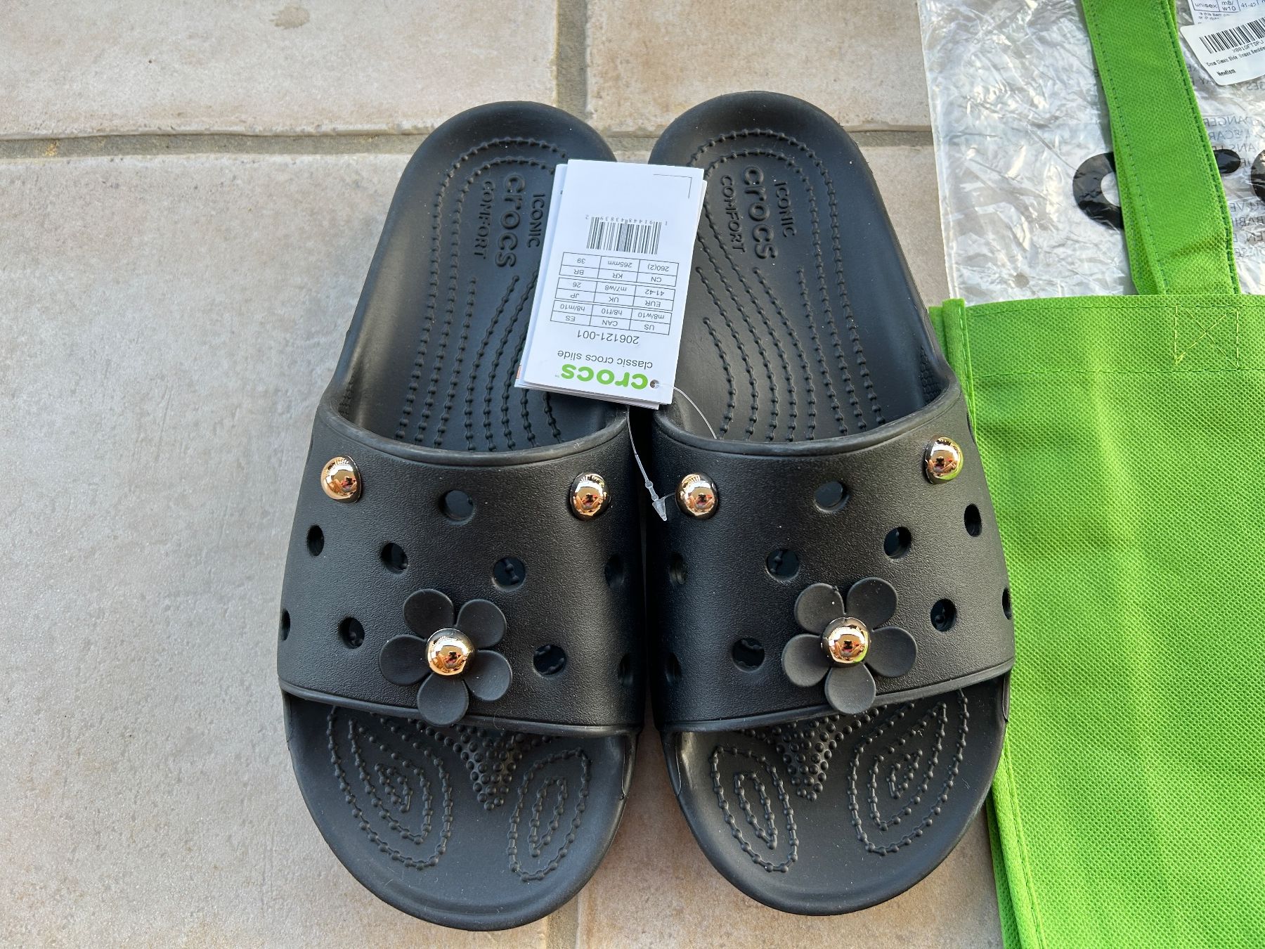 Crocs : Neue Crocs Classic Slide + Gratis Tasche und gratis Jibbitz – Nuovo e nell'imballaggio originale da Beatenberg venduto da nonnkari 4