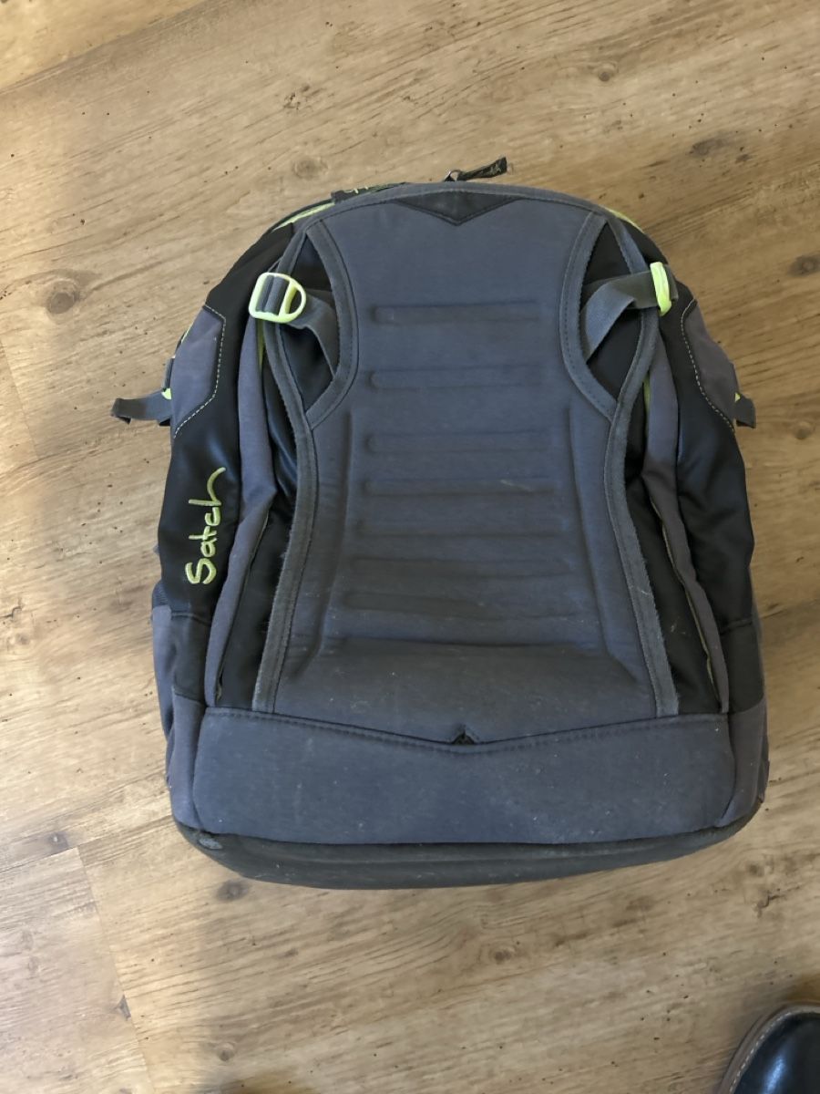 Satch Borse & Zaini: Schulrucksack von Satch, grau/grün – Usato da Binningen venduto da duplo-fish 4
