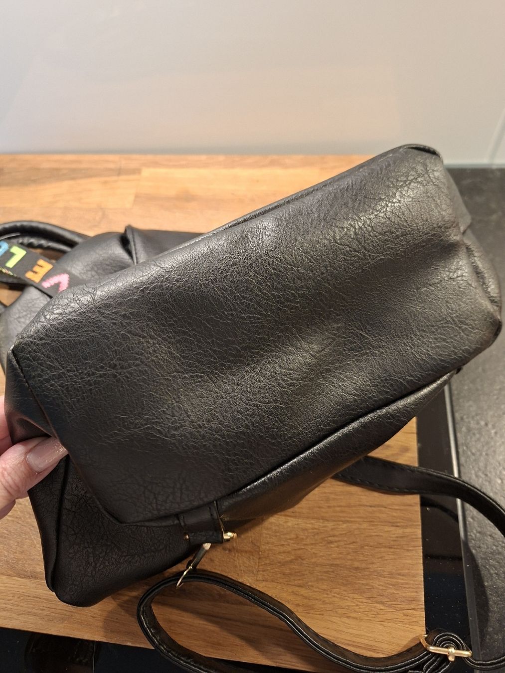 Guess Sacs à dos: Rucksack Guess schwarz Kunstleder  – Neuf (Voir description) à Meinisberg par MartinaM1972 4