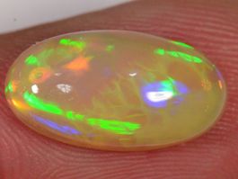 3.1 Karat - Oval geschliffener Äthiopischer Welo Opal
