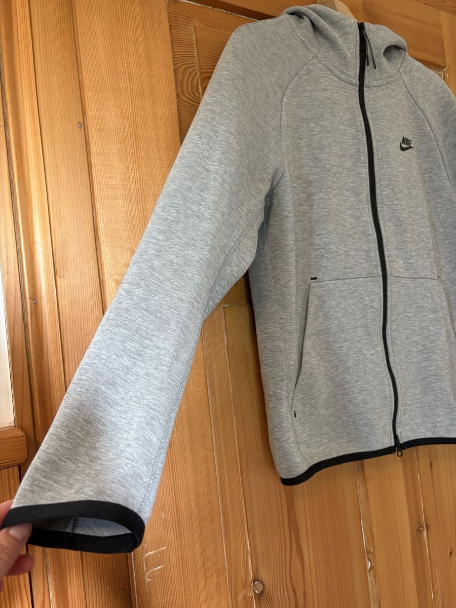 Nike Giacche: Graue Nike Kapuzenjacke im Grösse S – Usato da Frauenfeld venduto da lin_77m9 3