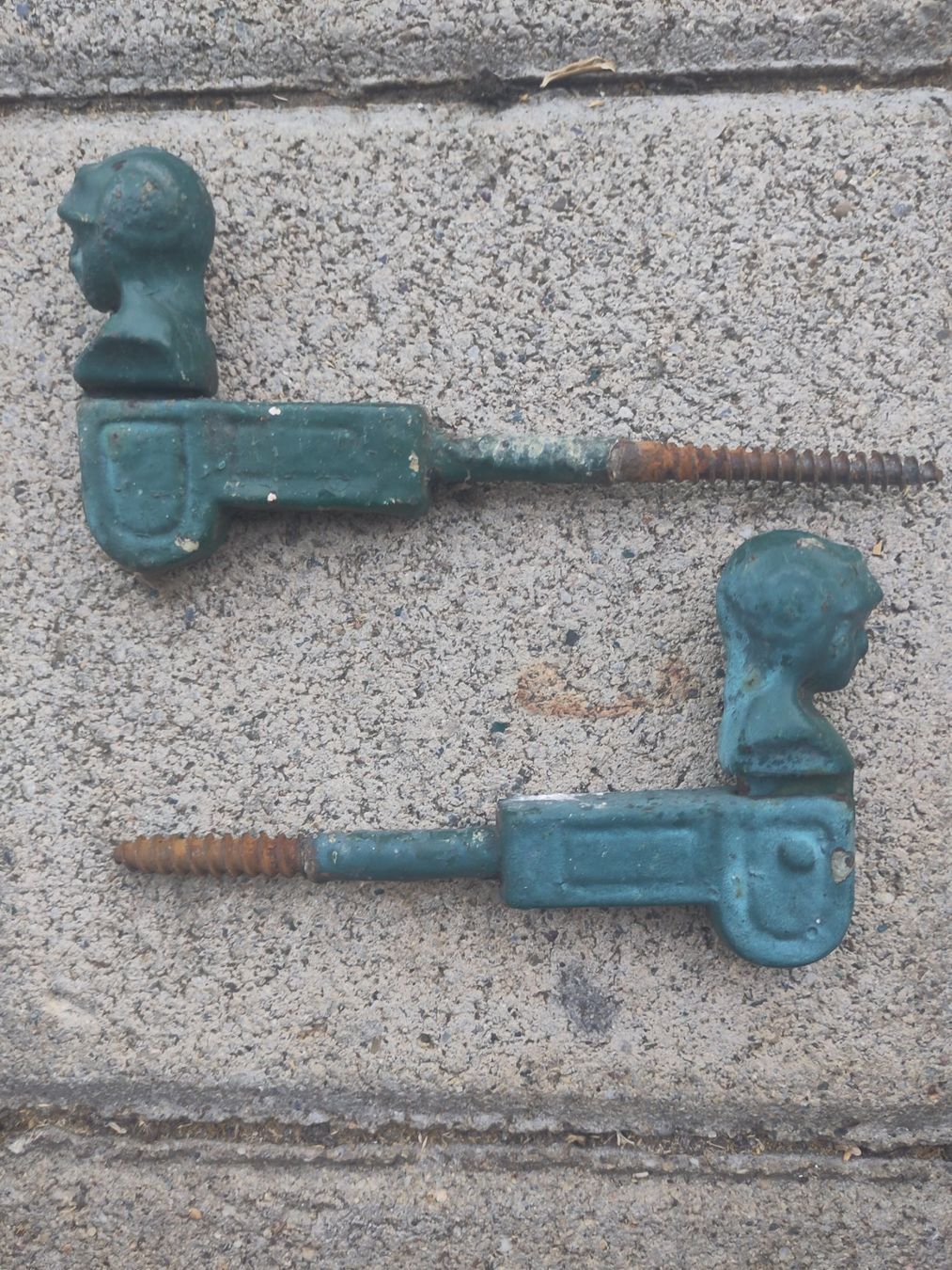 Eisenwaren: Beschlag Fensterladen Halter – Gebraucht aus Aarwangen von Riverman