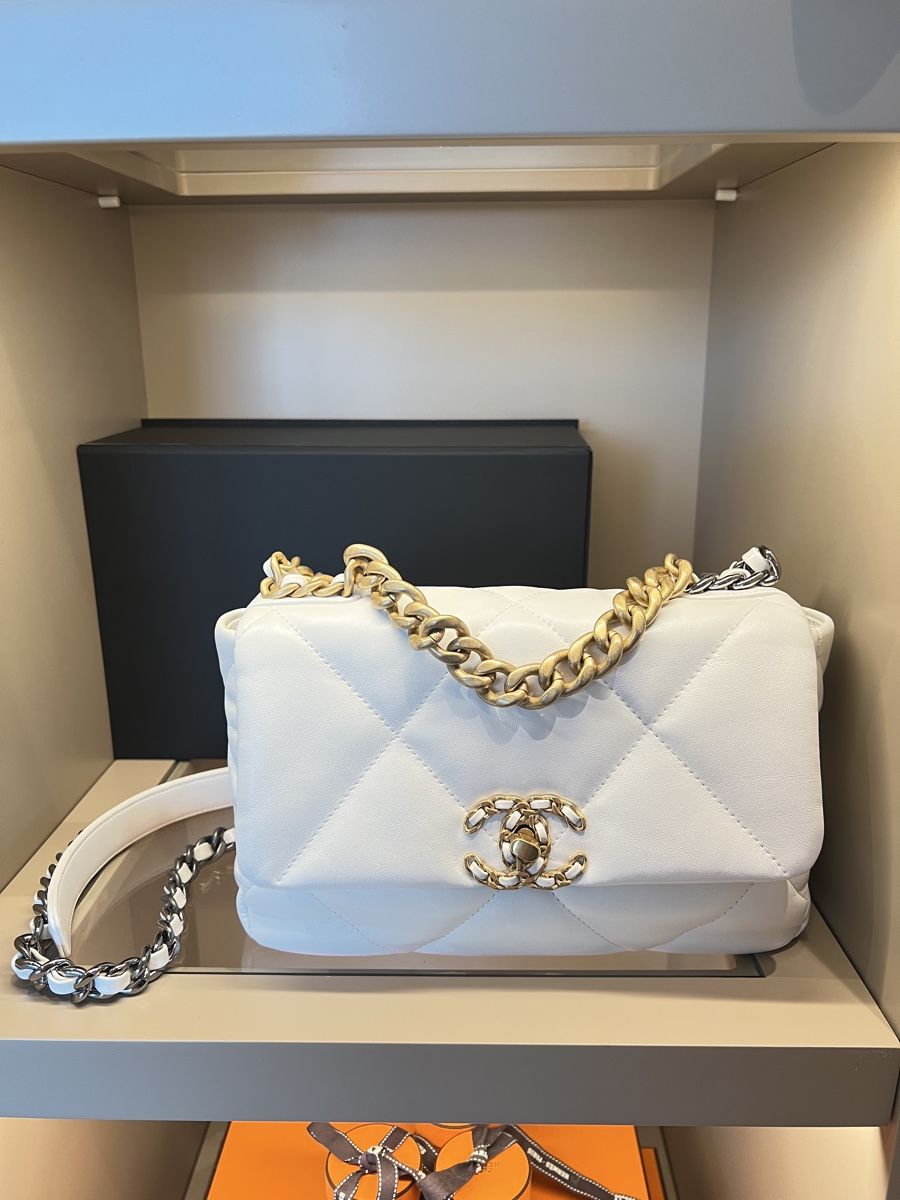 Borse da donna: Chanel 19 – Nuovo e nell'imballaggio originale da Zürich venduto da christina100 2
