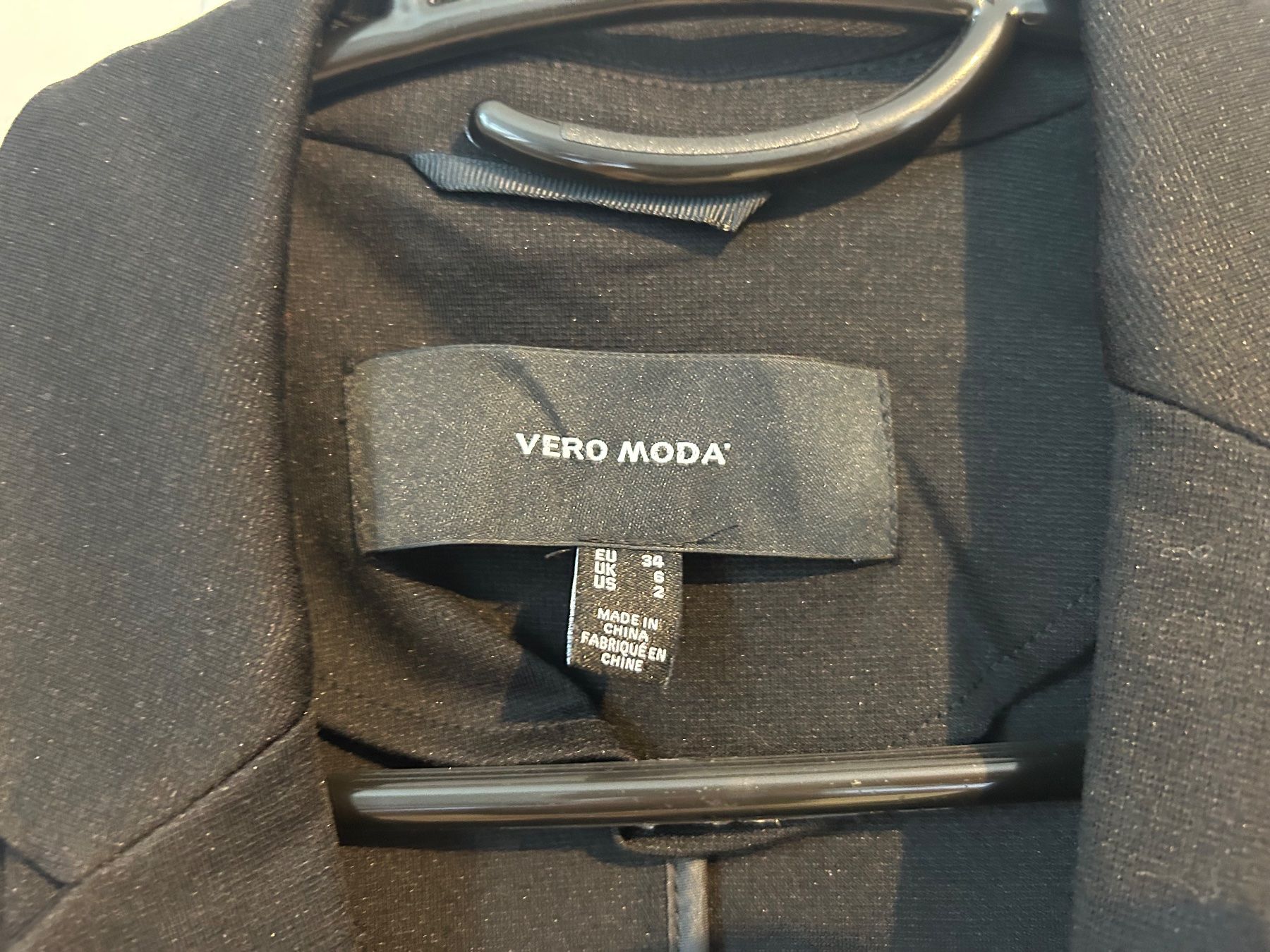 Vero Moda Giacche: Schwarzer Vero Moda Blazer, Gr. 34 – Usato da Zürich venduto da la_222 2