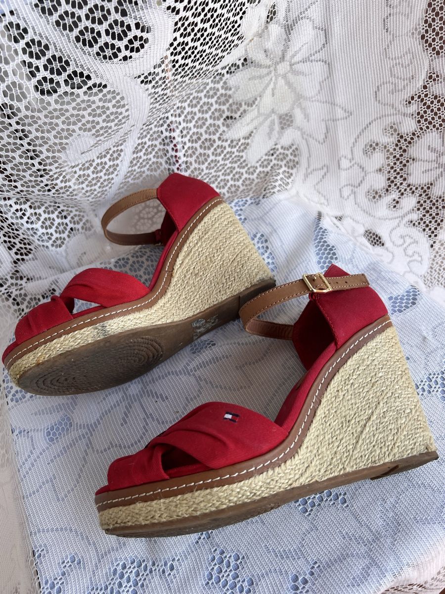 Chaussures femmes: Sandales compensées Tommy Hilfiger – D'occasion à Bernex par 2ziemement 3