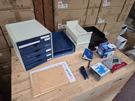 Posten mit diversem Büromaterial ab 1.-