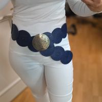 Extravaganter Taillen-Gürtel, Navy, mit Gold-Schnalle 110cm