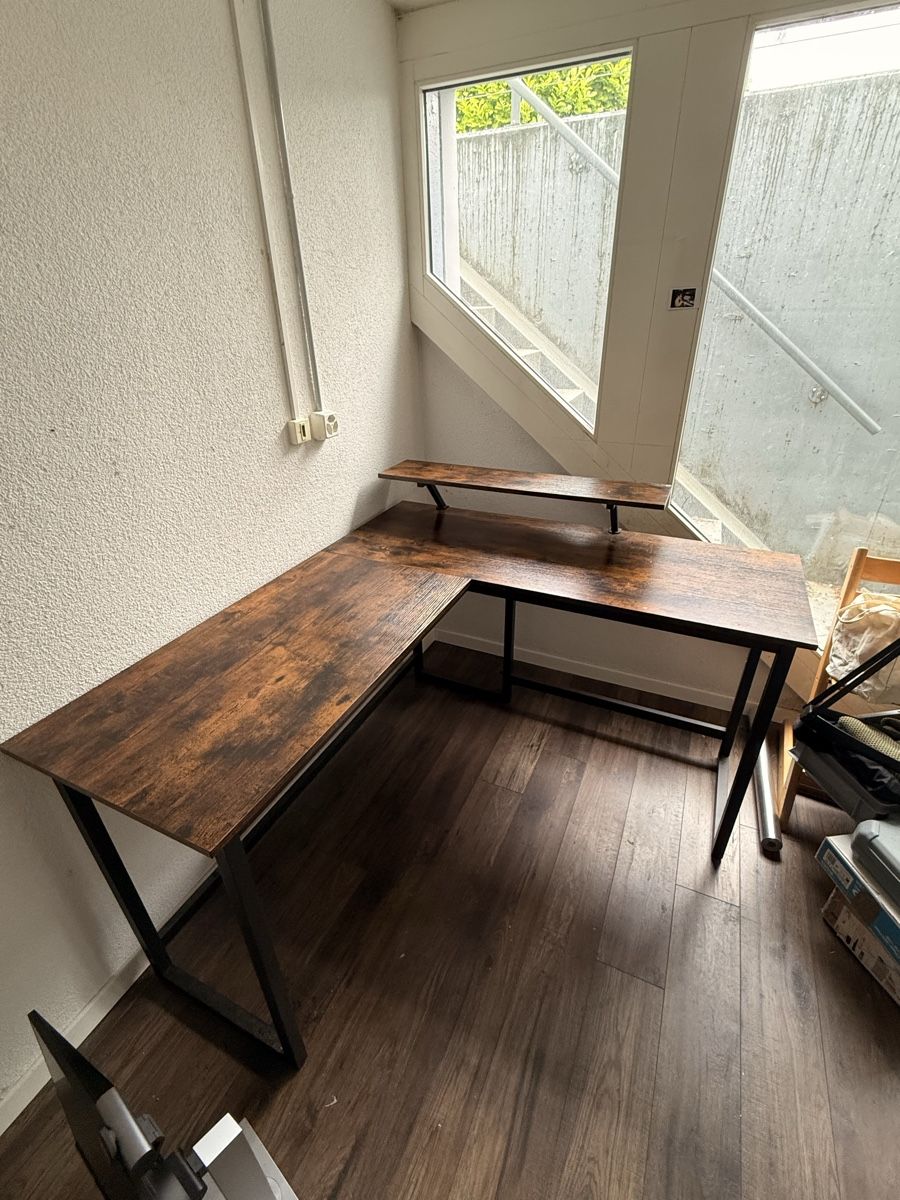 Scrivanie: Vasagle Eckschreibtisch / Workstation 140 x 130 cm – Usato da Hausen am Albis venduto da Charlie-Harper