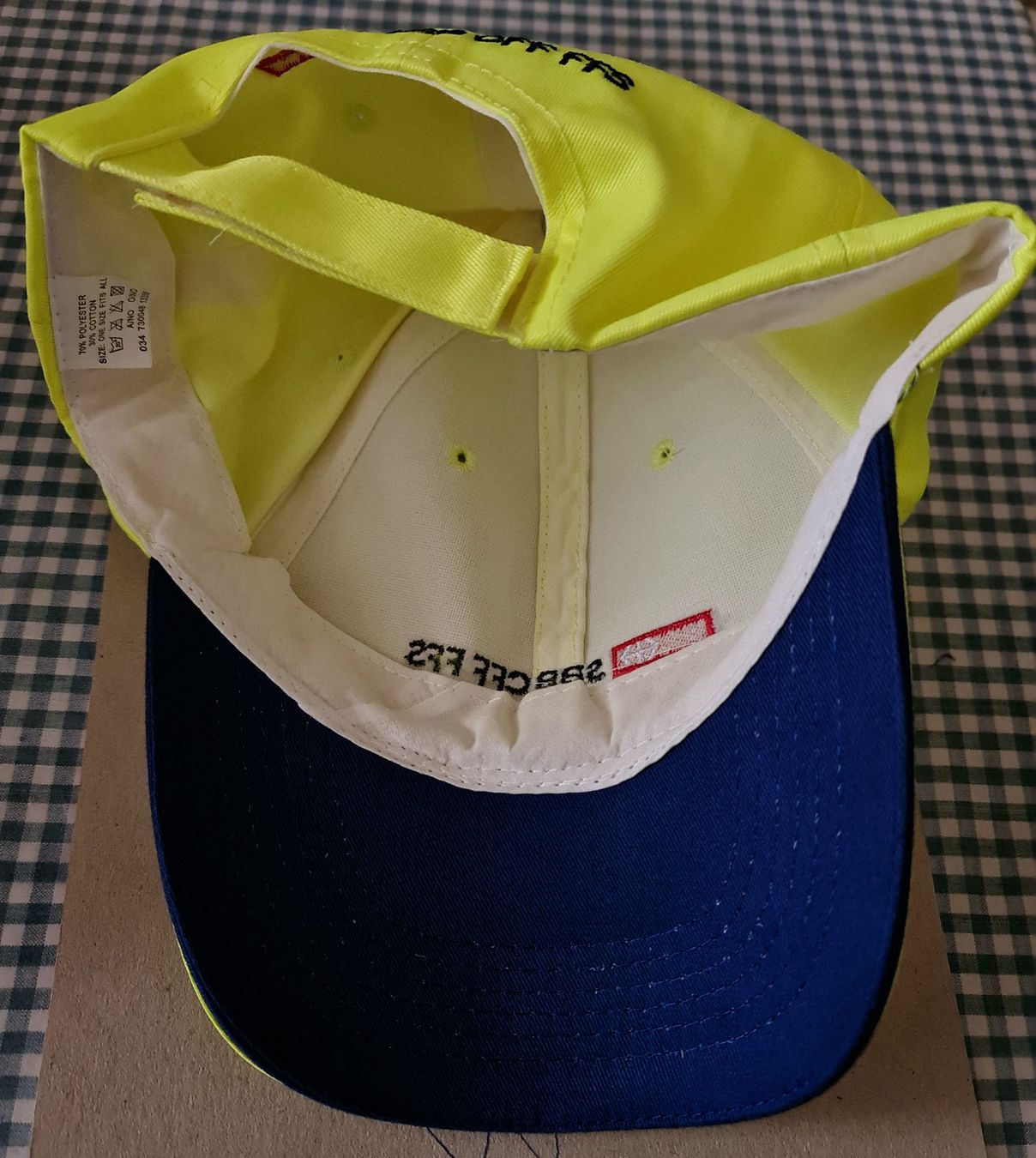 Copricapi, berretti & cappellini: Casquette jaune, visière jaune et bleue – Nuovo (secondo la descrizione) da Cortaillod venduto da signep 2