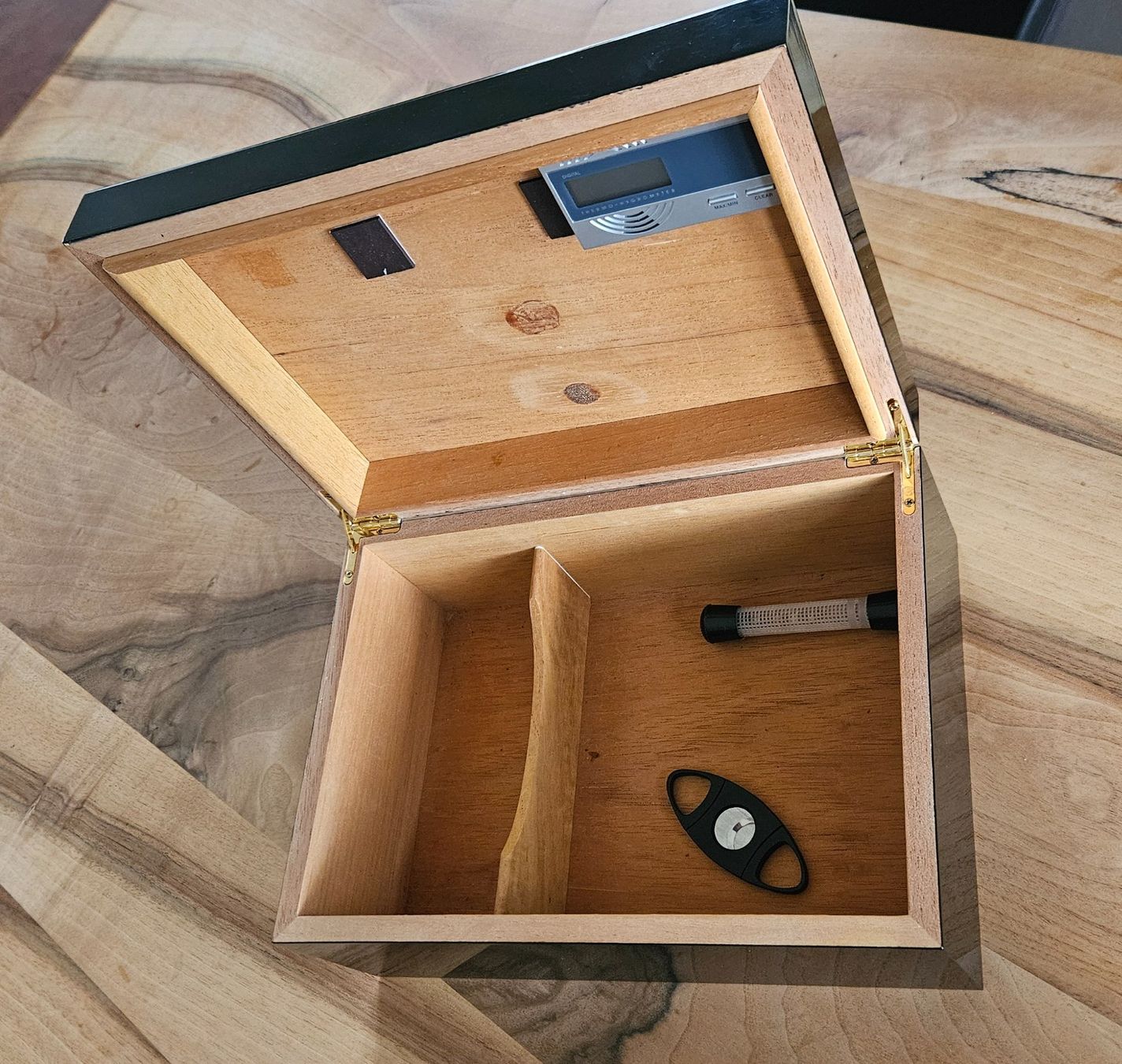 Humidore: Kleiner Humidor schwarz glanz – Gebraucht aus Oftringen von Dinu10 4