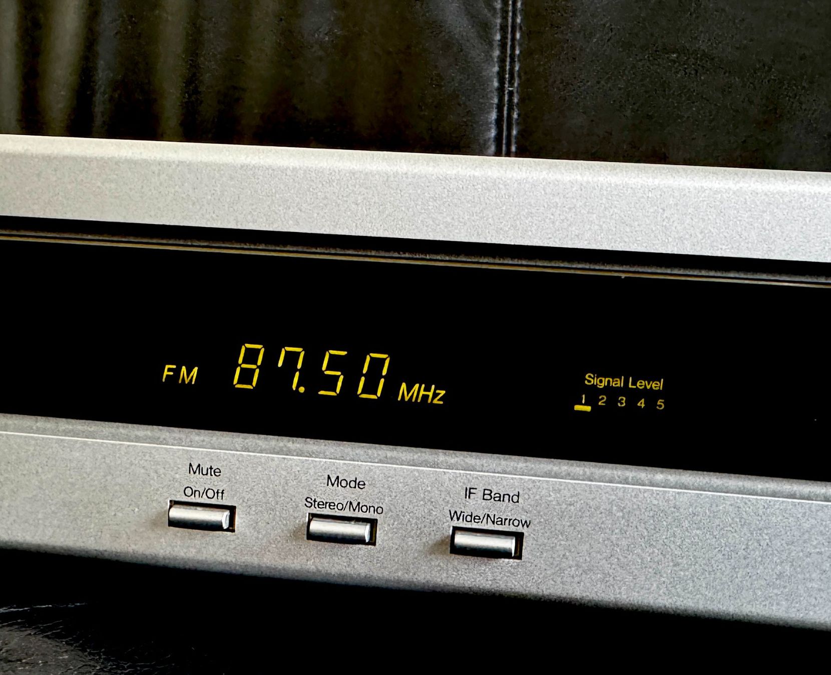 Radio: NAKAMICHI TUNER 2 - Stereo FM Tuner – Usato da Zürich venduto da Tapehead 7