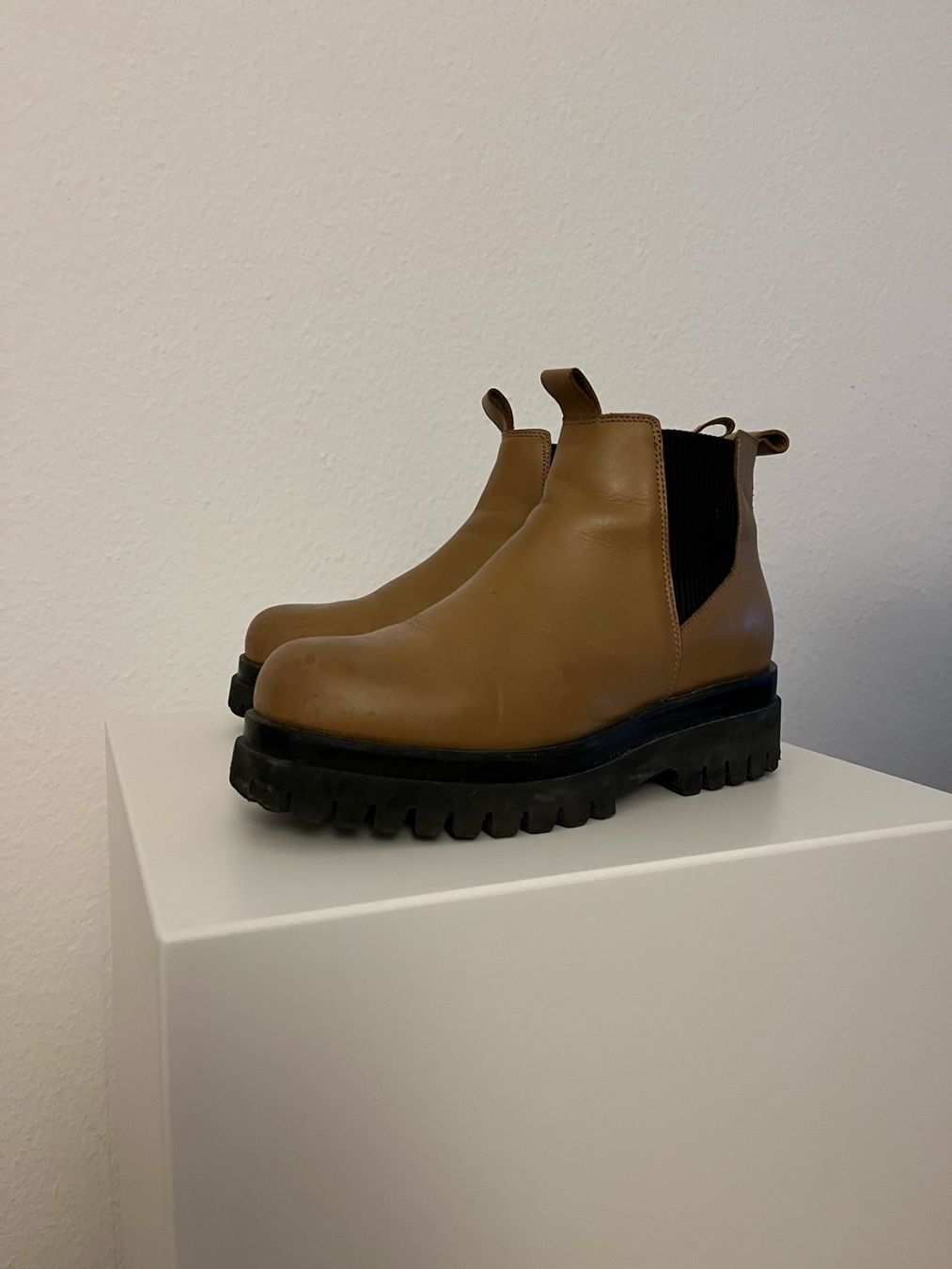 Cos Scarpe da donna: Chelsea boots COS Oker Yellow – Usato da Zürich venduto da ing_d6d9
