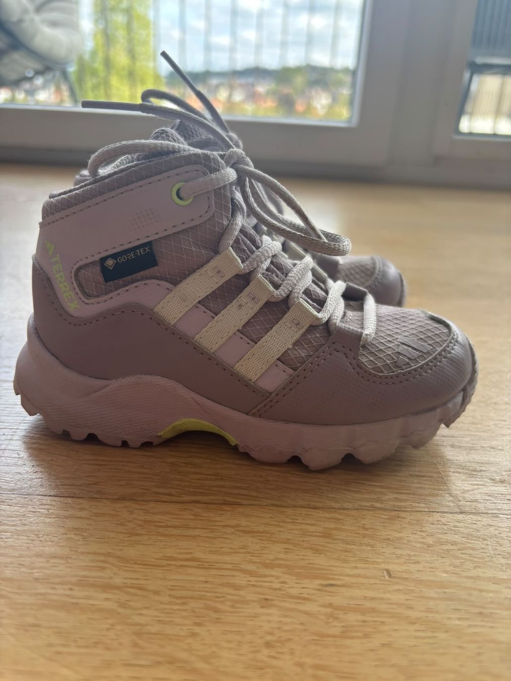 Adidas Herrenschuhe: Adidas Terrex Wanderschuhe Gore-Tex rosa – Gebraucht aus Olten von Ta_Ny