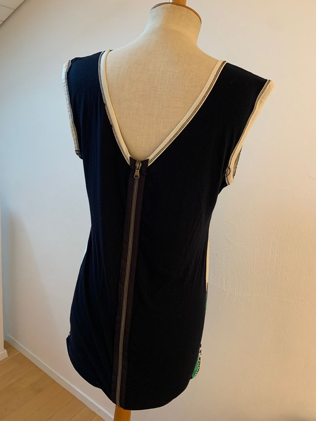 Kleider: Jones Kleid Gr. 40 – Gebraucht aus Ennetbaden von usemiste 1