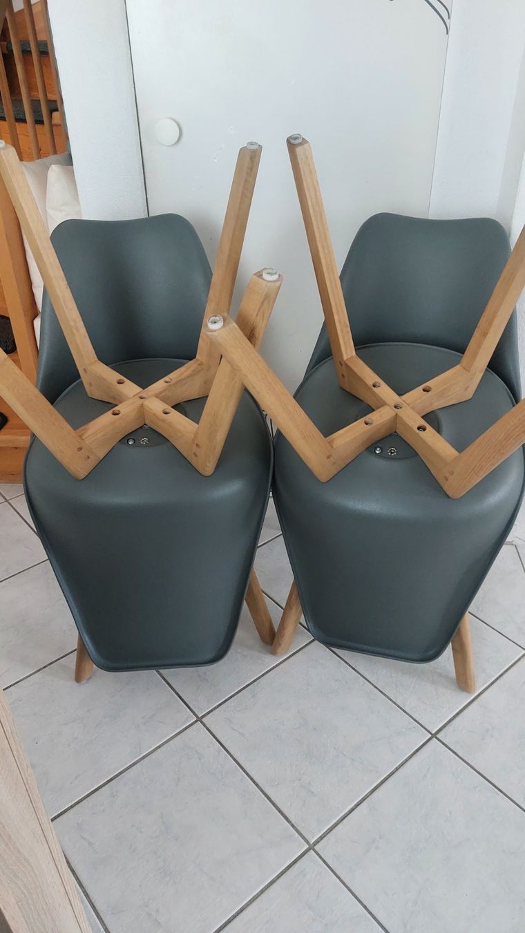 Sedie: 4 Esszimmer-Stühle – Usato da Adlikon venduto da NoeliaMina 1