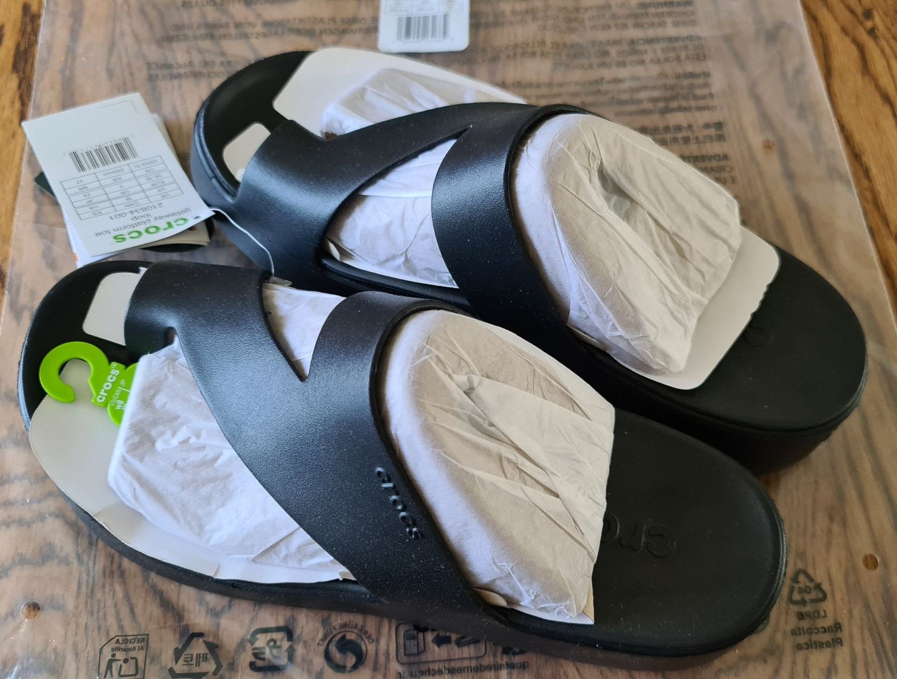 Crocs Damenschuhe: CROCS Getaway Platform Toe Loop - Black, NEU (38-39) – Neu und originalverpackt aus Luzern von monyet 1