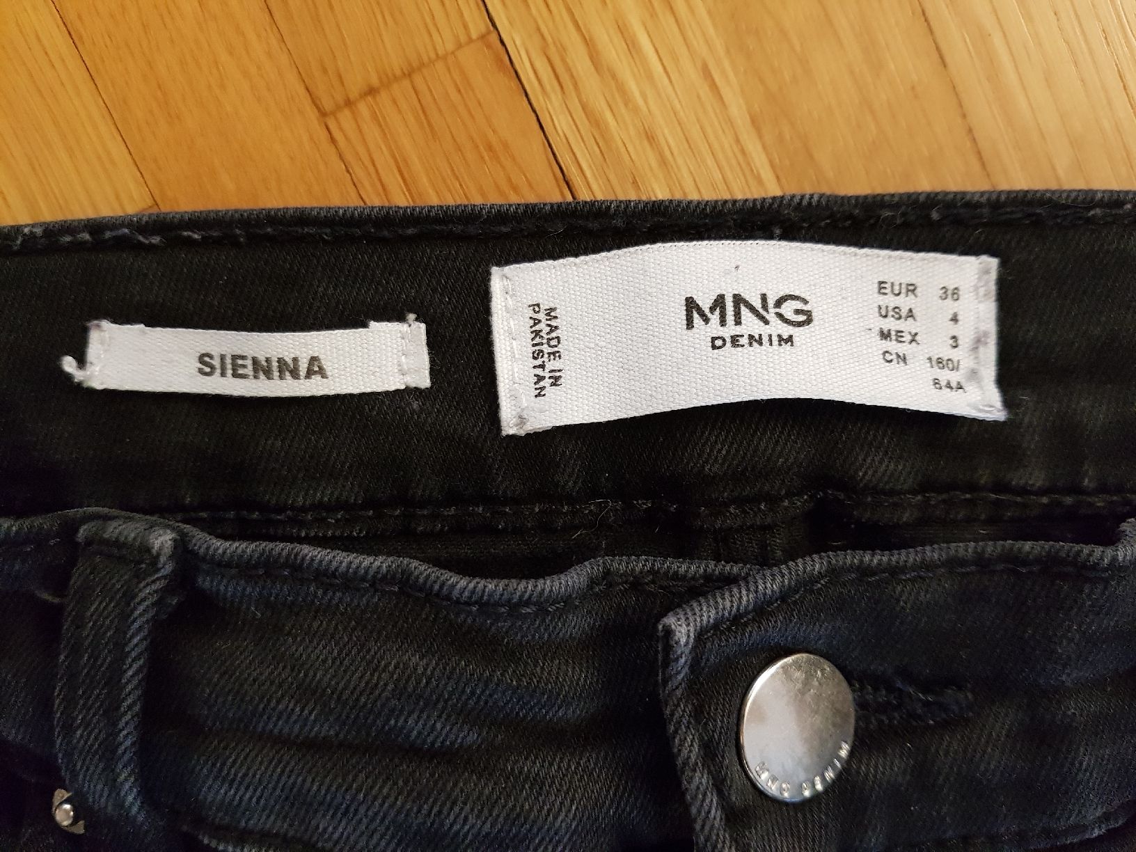 Mango Jeans: Jeans MNG noir, taille 36 - neuf – Nuovo (secondo la descrizione) da Veyrier venduto da sosozizou 1