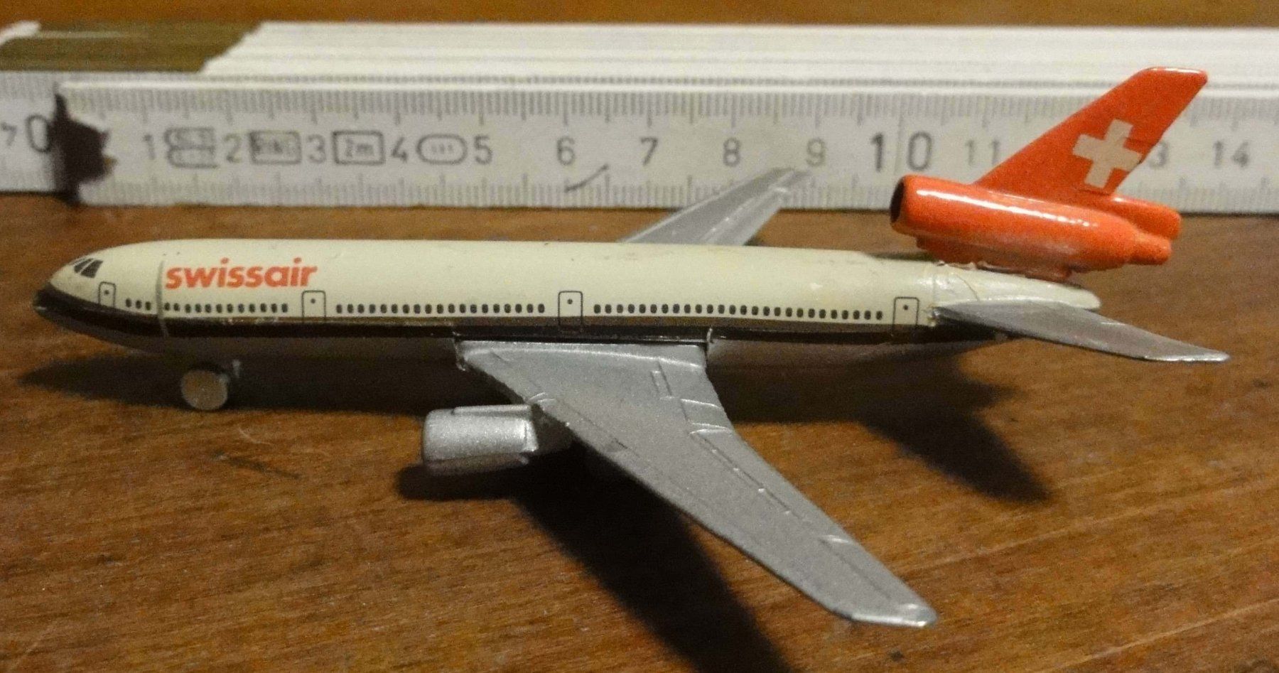 Swissair Modellbausätze & Standmodelle: Flugzeugmodell DC 10 Swissair, Metall – Gebraucht aus Wohlen AG von Flusslauf