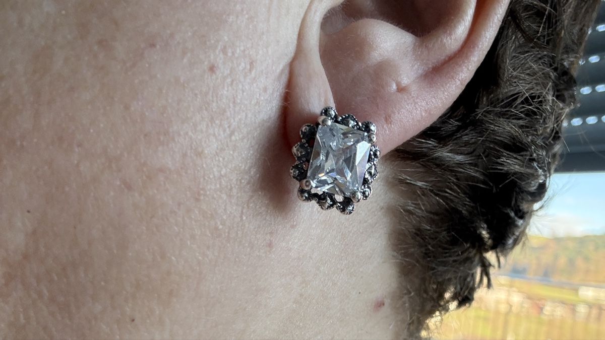 Orecchini pendenti & Orecchini a lobo: Wunderschöne Silberohrstecker mit weisser Zirkonia – Nuovo e nell'imballaggio originale da Ebikon venduto da Leonidas2 1