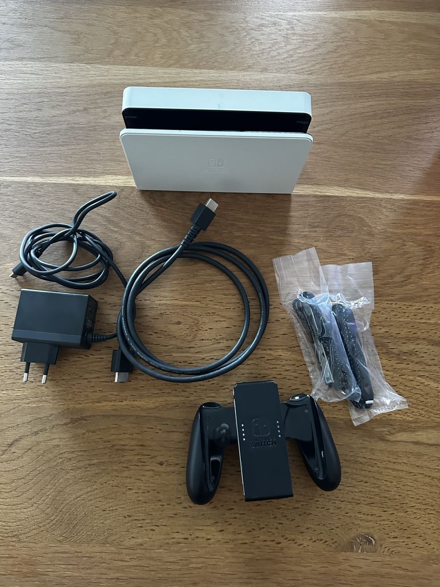 Nintendo Consoles: Nintendo Switch OLED – D'occasion à Wauwil par sayhello 1