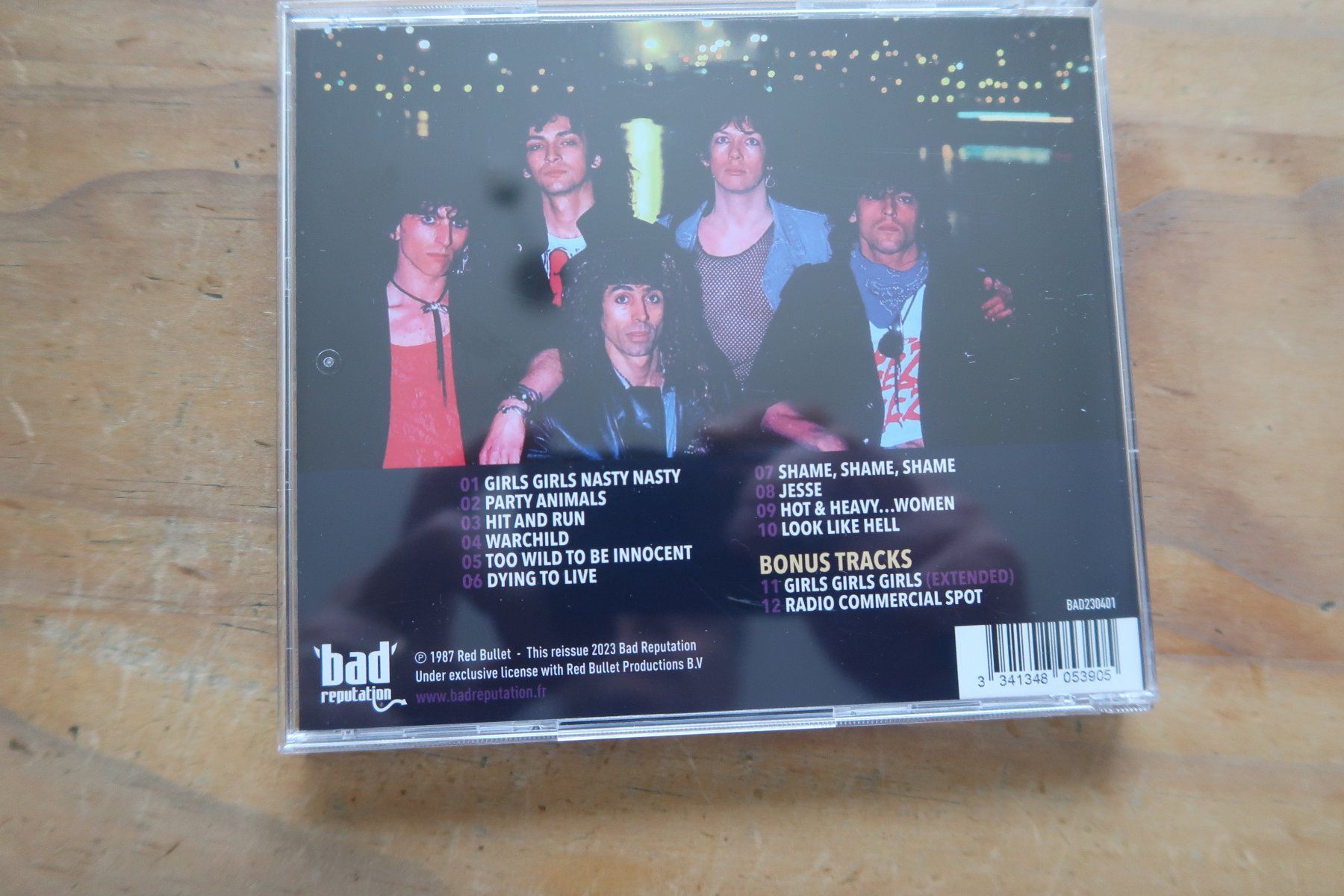 CDs: SLEEZE BEEZ - LOOK LIKE HELL - BONUS TRACKS - CD – Gebraucht aus Basel von  1
