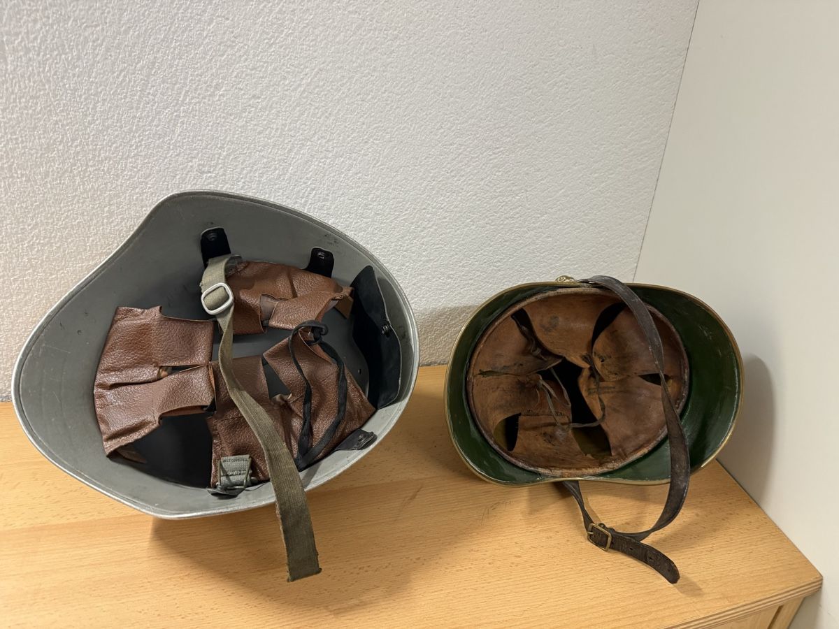 Abbigliamento & accessori d'epoca: Feuerwehr Antike Helme  – Usato da Widnau venduto da RetoW01 7