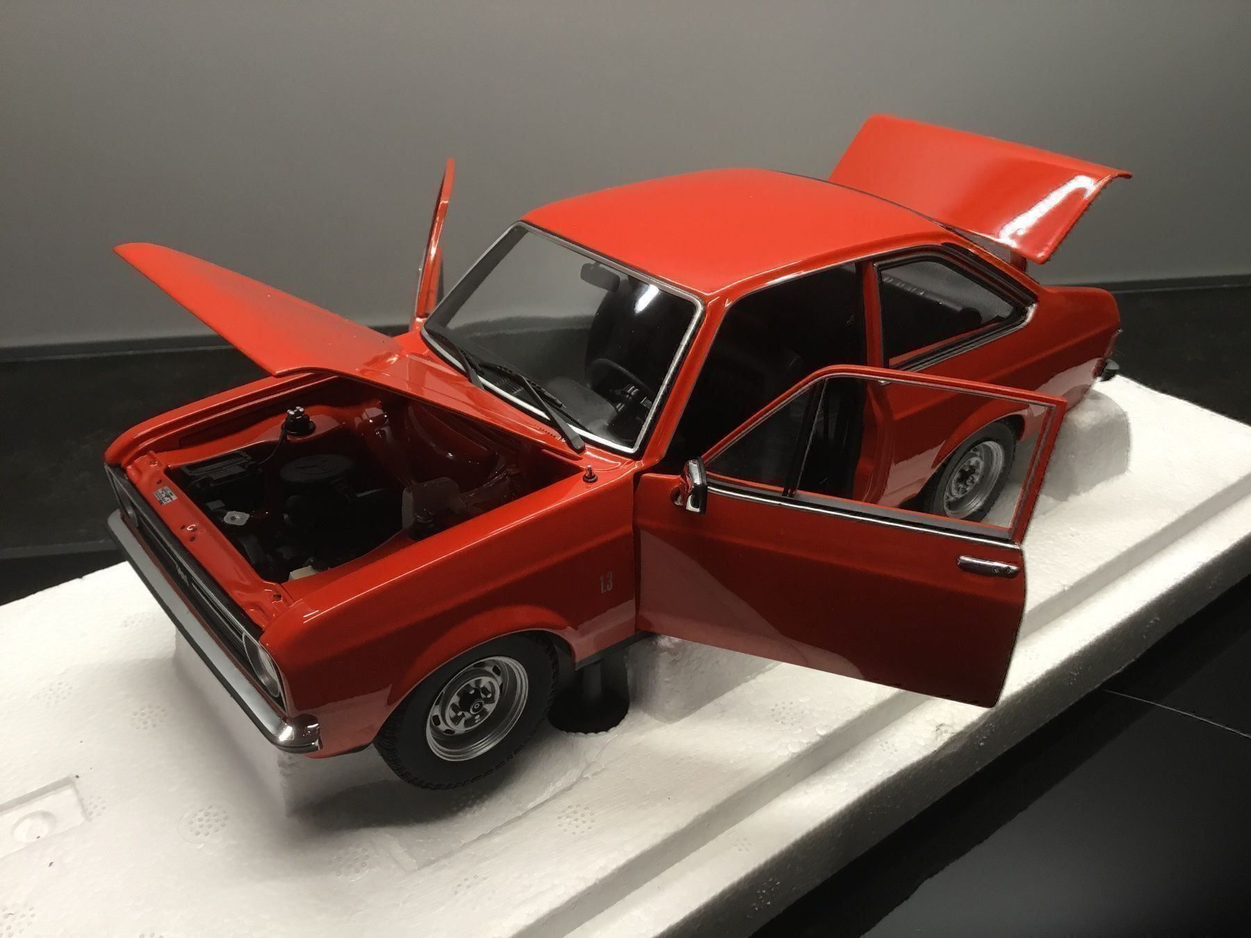 Modellbausätze & Standmodelle: Ford Escort II, Massstab 1:18 – Neu und originalverpackt aus Erlenbach im Simmental von Model_box 3