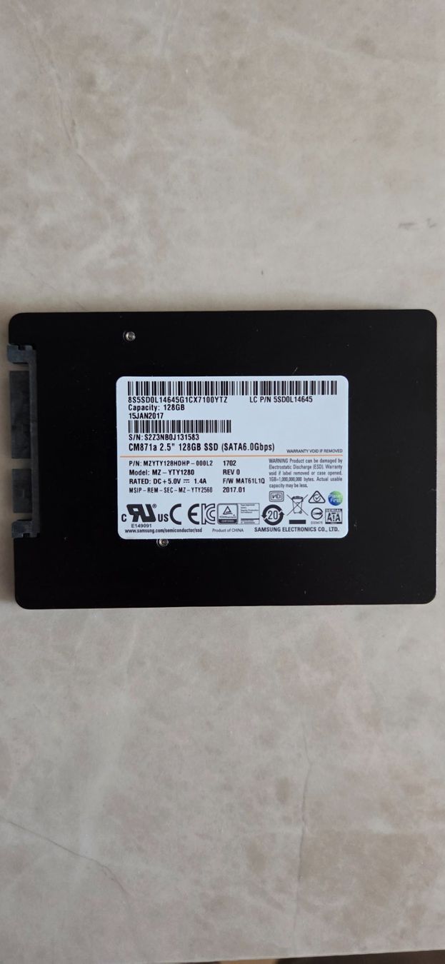 Samsung Dischi rigidi: Samsung 128GB SSD neuwertig – Usato da Zihlschlacht venduto da vogelgrip