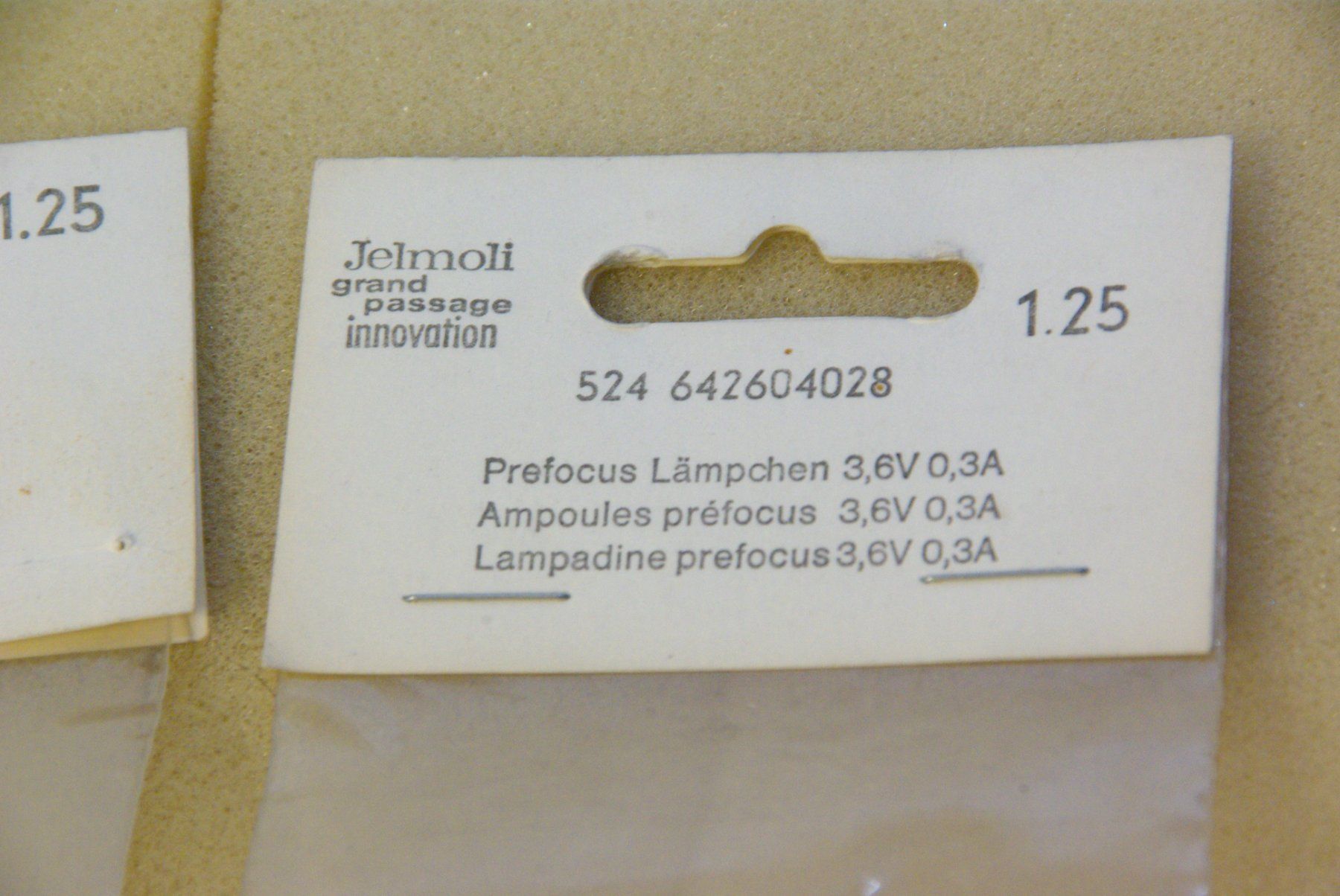 Lampade: 2 Pkt. Prefocus Lämpchen 3,6 + 2,5 Volt – Nuovo e nell'imballaggio originale da Herisau venduto da Cevianer1844 1