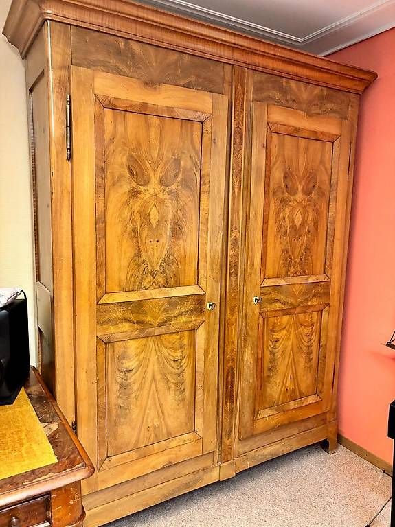 : Armoire ancienne en bois massif – Usato da Monthey venduto da RAHAAON 1