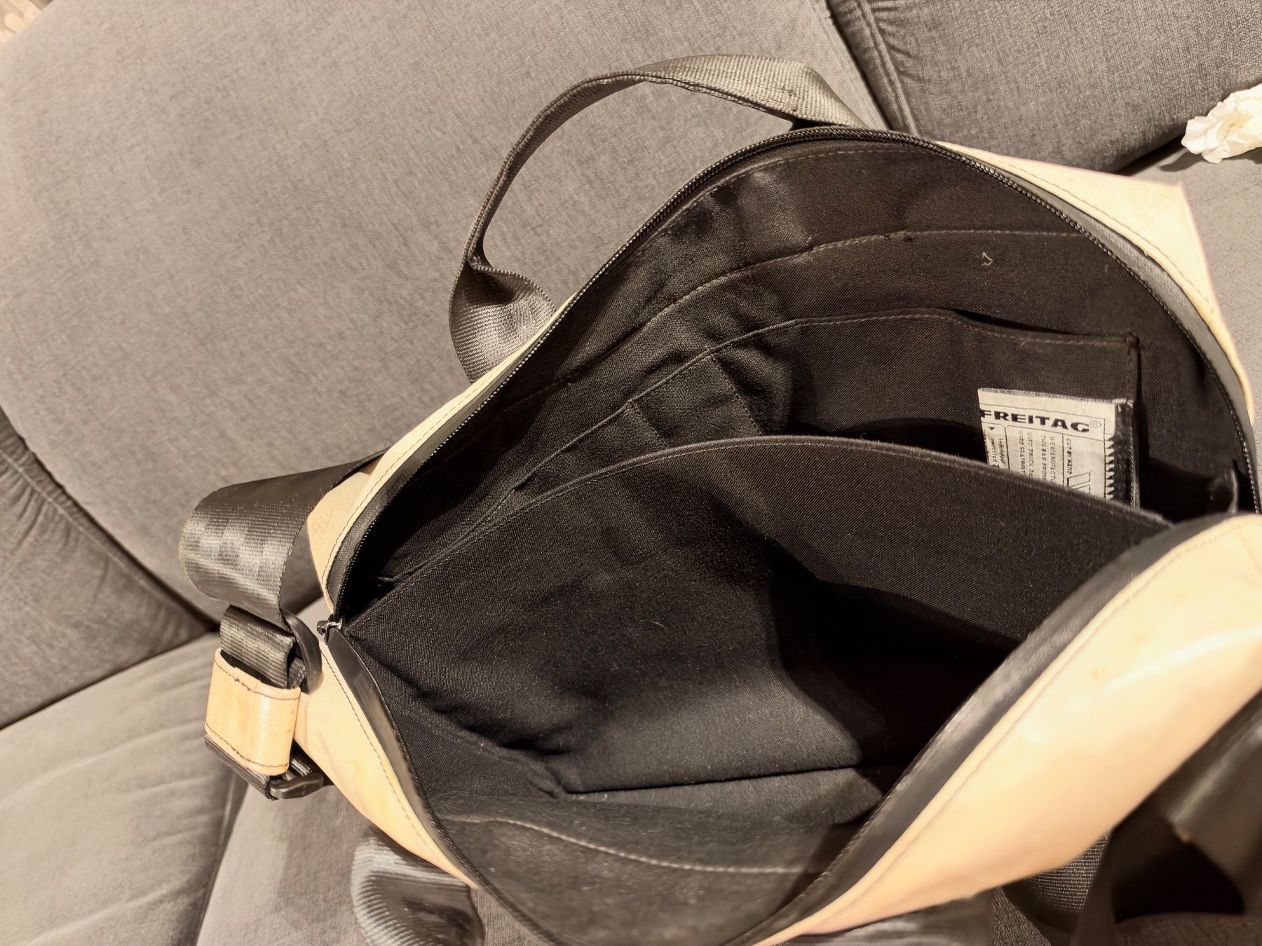 Freitag Borse: Weisse Laptoptasche von Freitag – Usato da Zürich venduto da mar_y97k 3