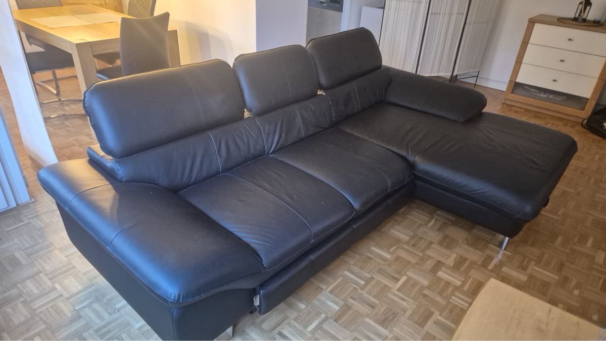 Sofas: Ecksofa schwarz 270cm x 175cm – Gebraucht aus Windisch von _sru_