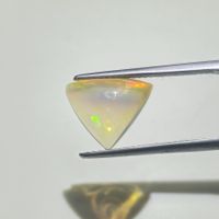 Opal mit Schönem  Dreieck Schliff 2.15ct