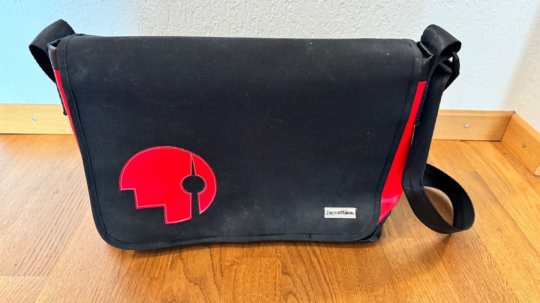 Borse: Messenger Bag der Marke packattack, handgemacht in Berlin – Usato da Basel venduto da Umami