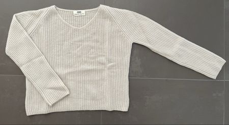 hellgrauer Kaschmirpullover