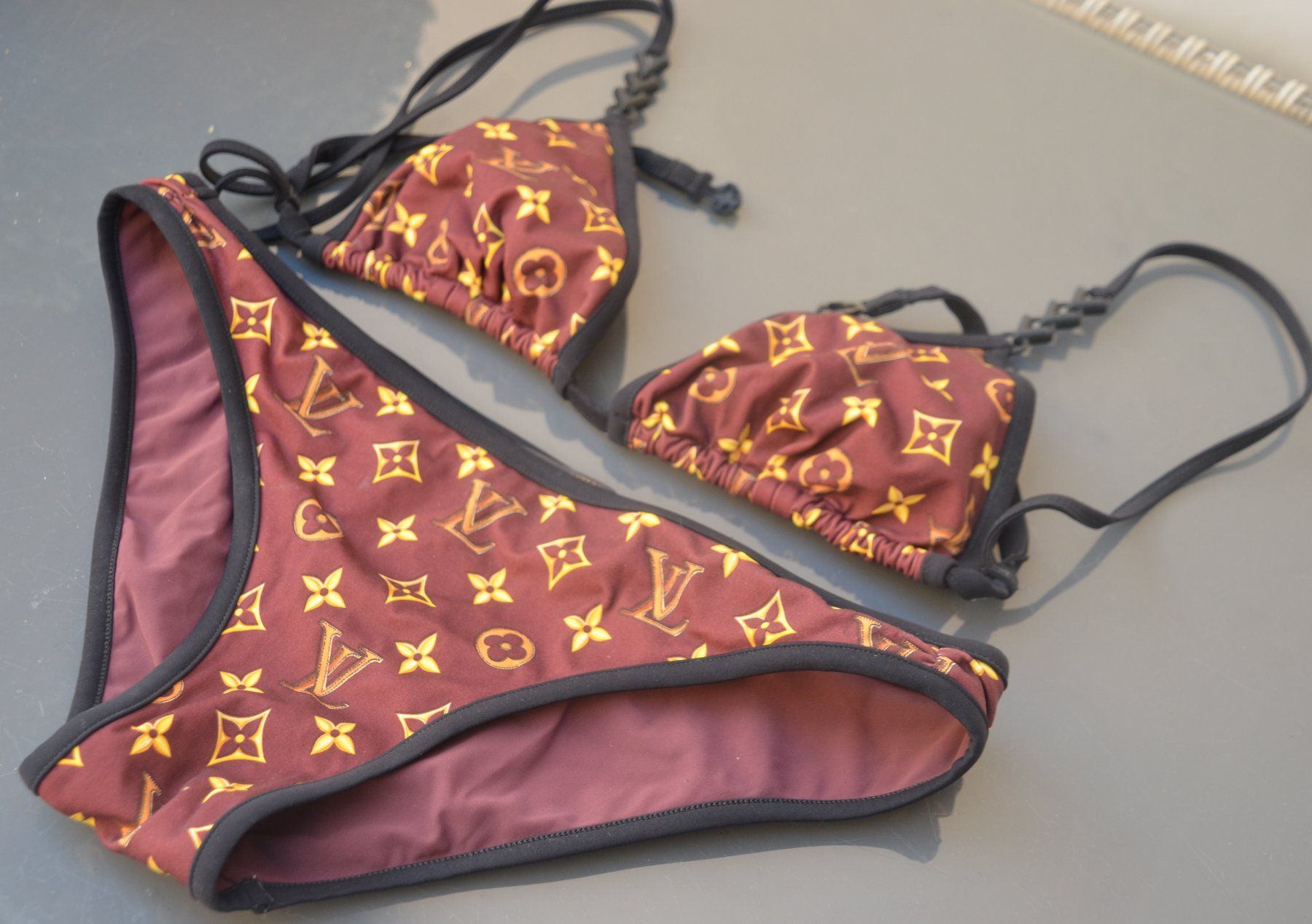 Louis Vuitton Badekleider & Bikinis: Badeanzug - Bikini Louis Vuitton maillot de bain .S – Gebraucht aus Collonges von Auganien 1