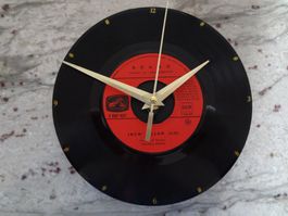 Horloge montée sur un 45 tours d'Adamo - Livré avec pile.