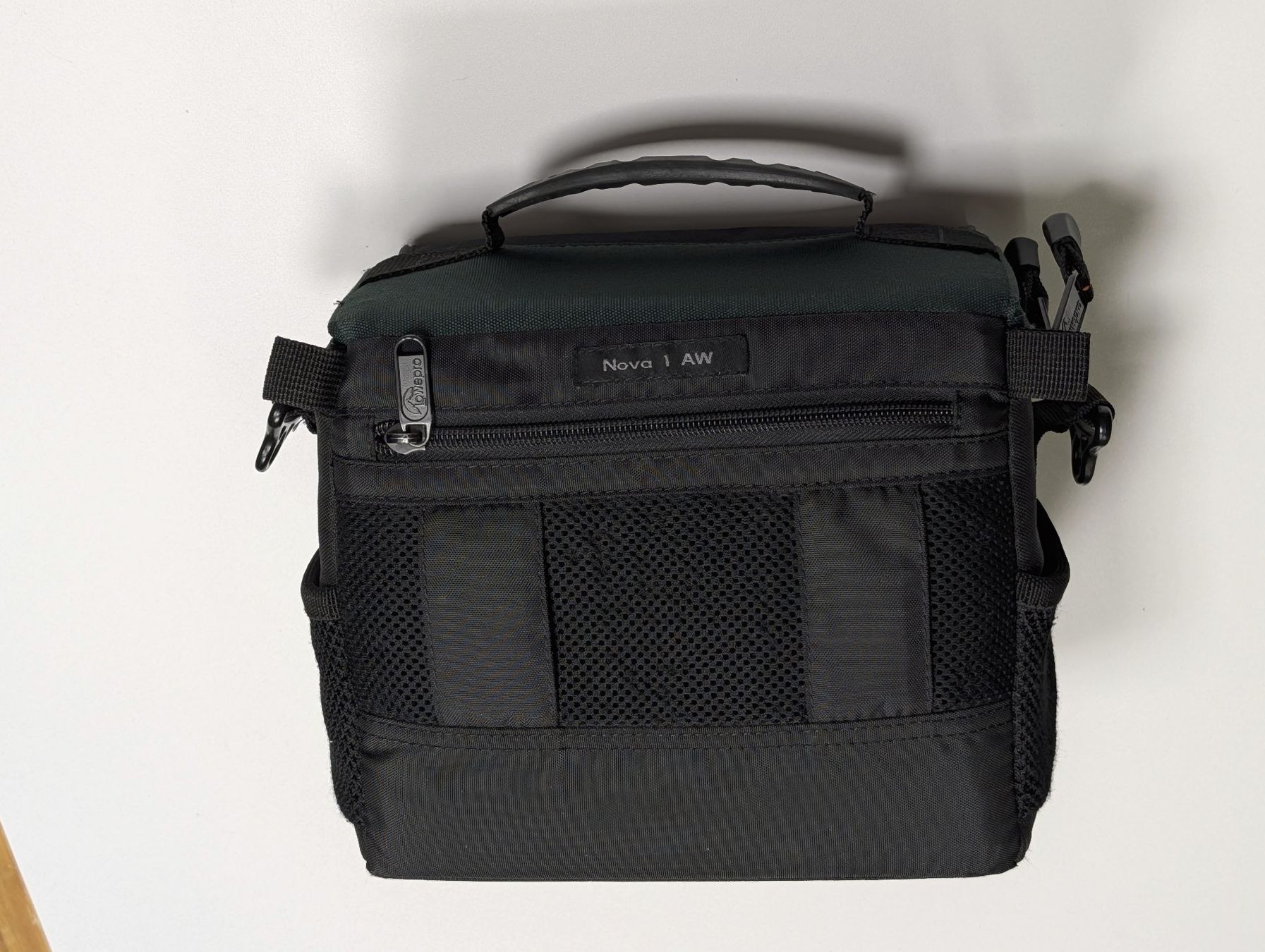 Lowepro Taschen: Lowepro Nova 1 AW - gebraucht – Gebraucht aus Thalwil von miguev 2