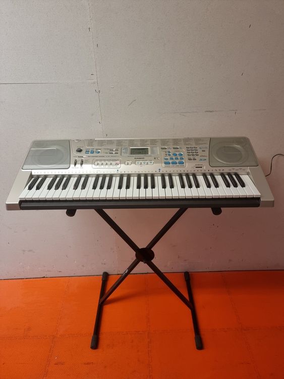 Keyboard Casio LK300TVP mit Mikrofon und Ständer Kaufen auf Ricardo