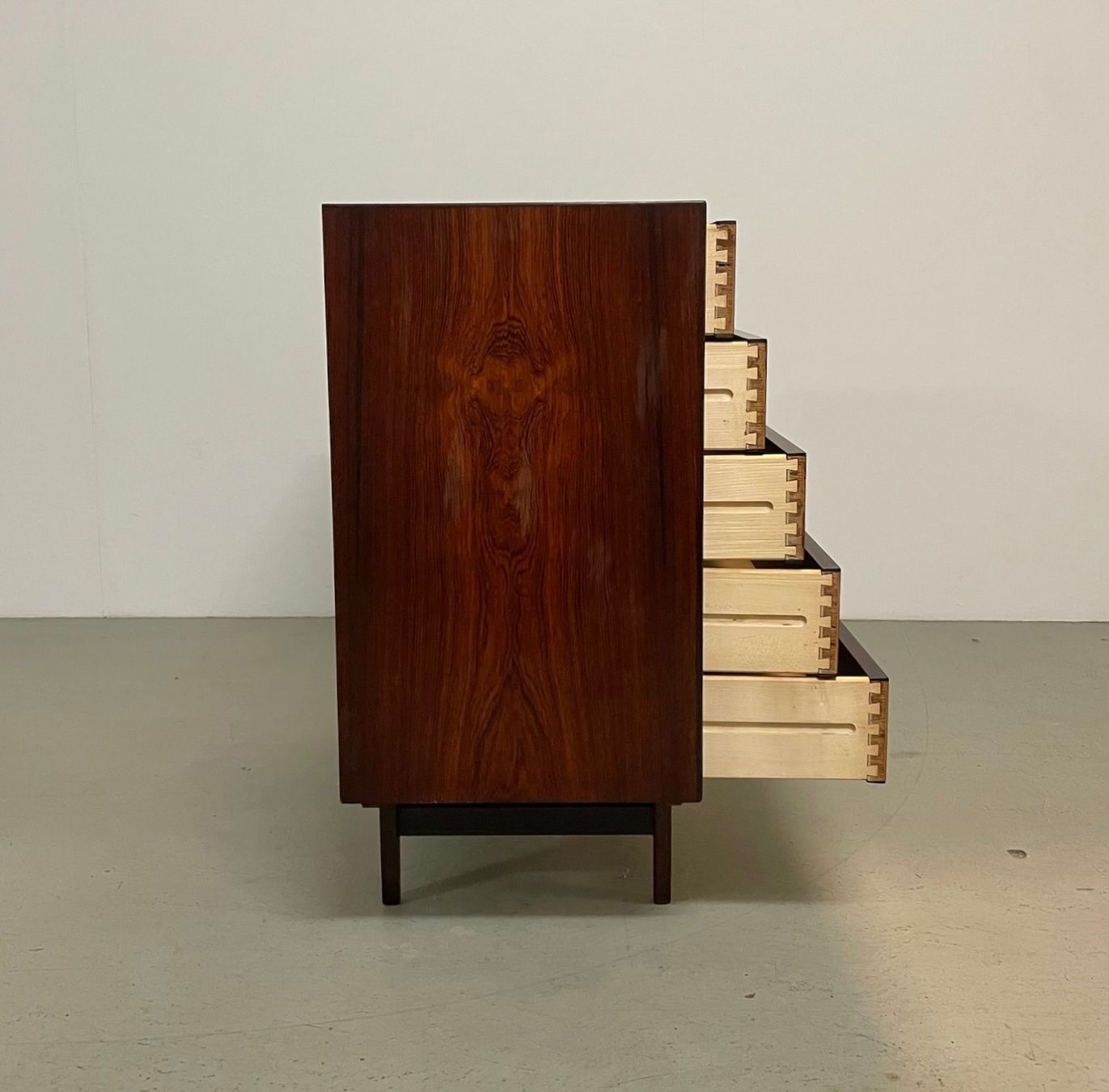 Cassettiere: Dänische Palisander Kommode 1960s – Usato da Basel venduto da MidMod20C 2