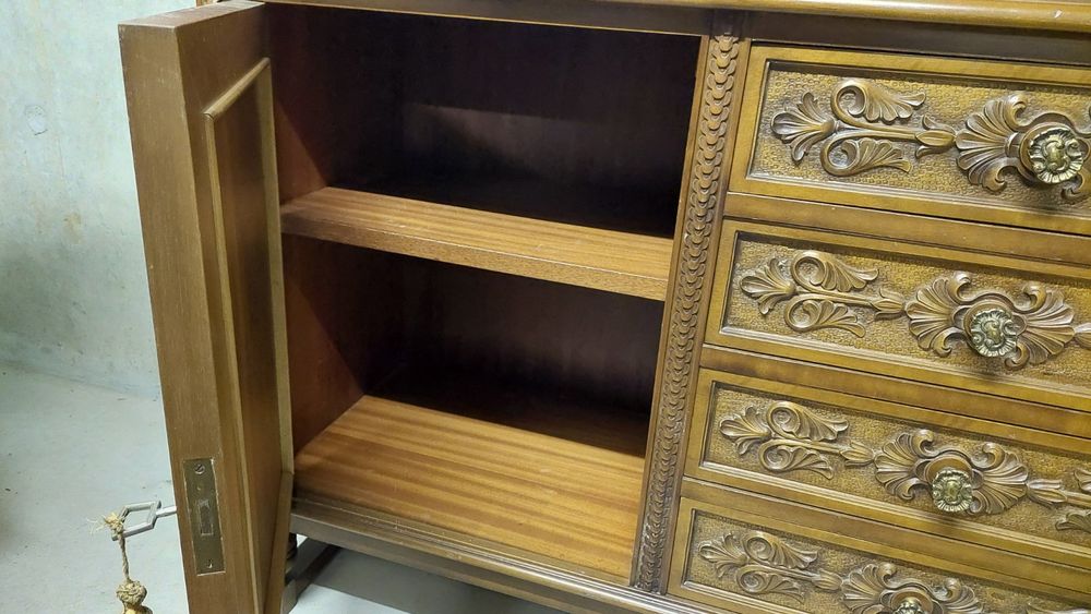 Commodes: 1 Anrichte (Sideboard) aus Nussbaum-Holz – D'occasion à Nussbaumen AG par erfolg25 2