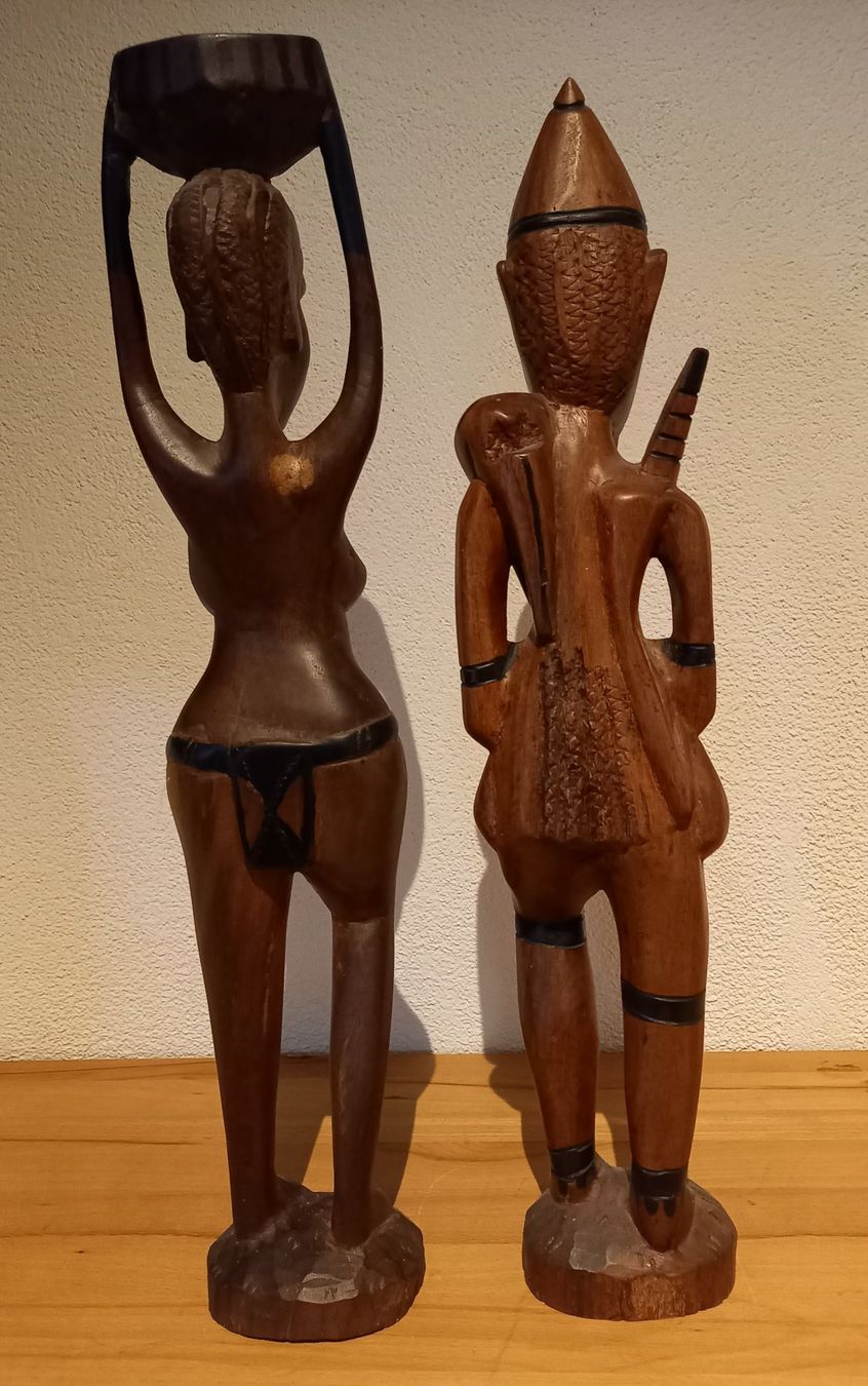Figurines: 2 Figuren aus massivem Holz. – D'occasion à Weiningen TG par Ried282 1