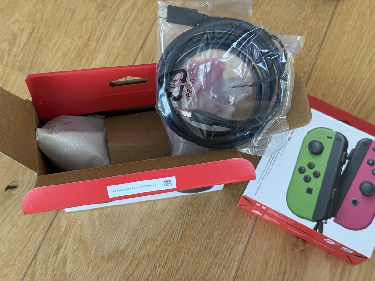Nintendo Konsolen: Nintendo Switch Set - Top Zustand - OVP – Gebraucht aus Bettwiesen von J_Lino 8