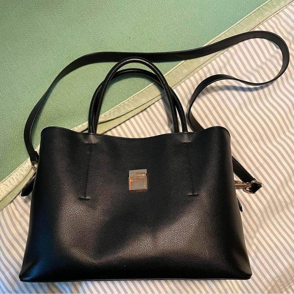 H&M Taschen: Black faux leather bag – Gebraucht aus Zürich von del_pht2 1