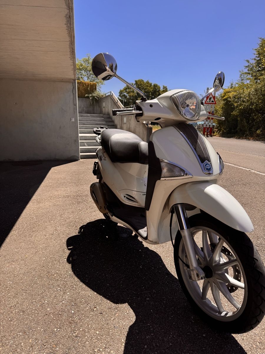 Piaggio Strasse: Piaggio Liberty 125 Roller Weiss – Defekt aus Ittigen von DoLaDoNeLu 2