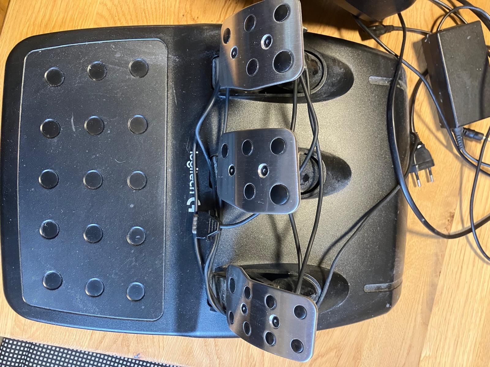 Sony Konsolen: PS4 Pro Set – Gebraucht aus Goldach von jan_ls8b 2